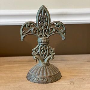 Patina Metal Inspired Fleur-de-lis Bookends with Gold Detail.